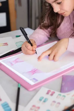 ATELIER STYLISTE AVEC TABLETTE LUMINEUSE