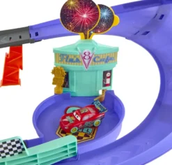 CARS - PISTE CELEBRATIONFLASH MCQUEEN RACE TO CELEBRATE