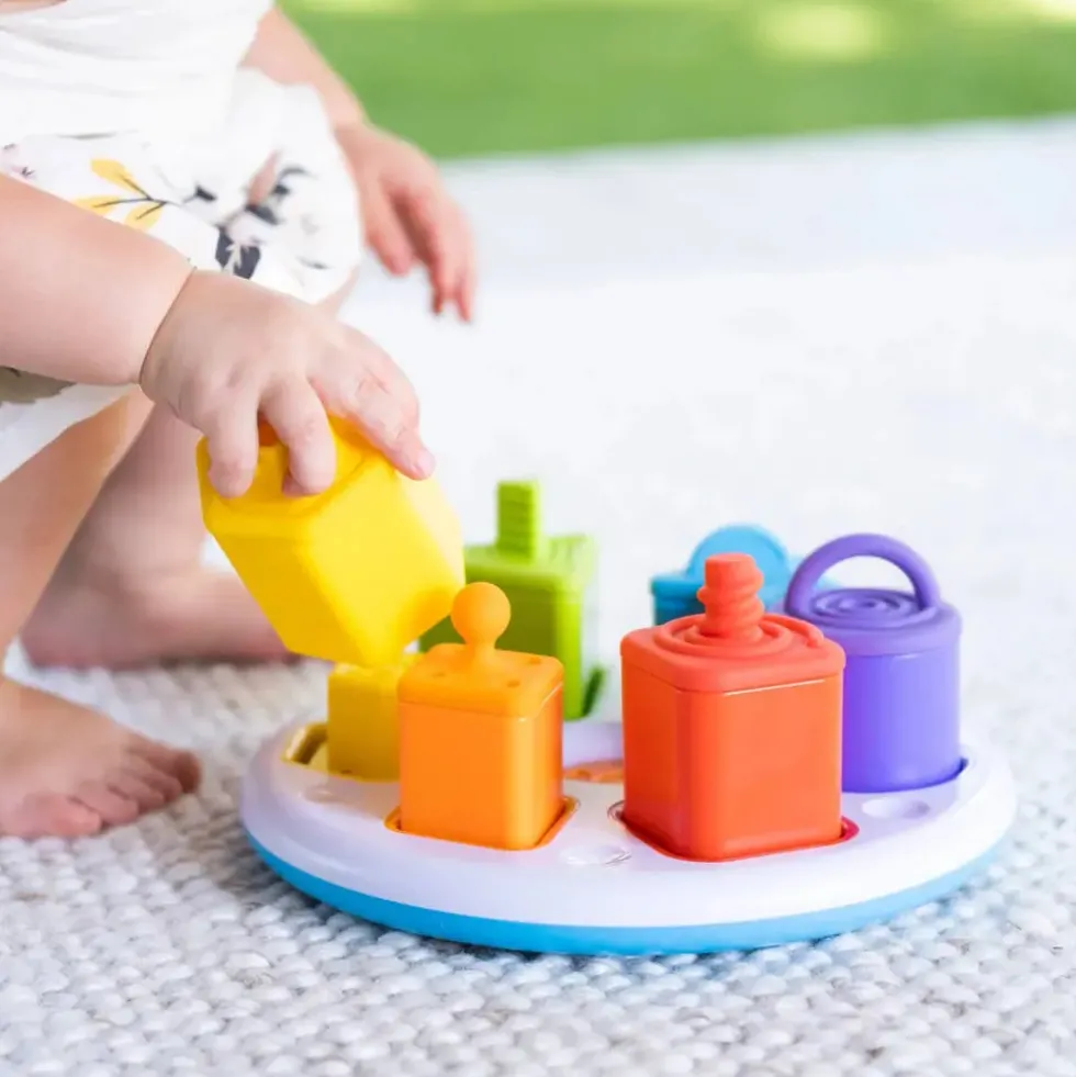 FAT BRAIN - PLUGZY – PLATEAU TRIEUR DE FORMES