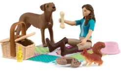 FIGURINE -LISA PREPARE SON PIQUE-NIQUE