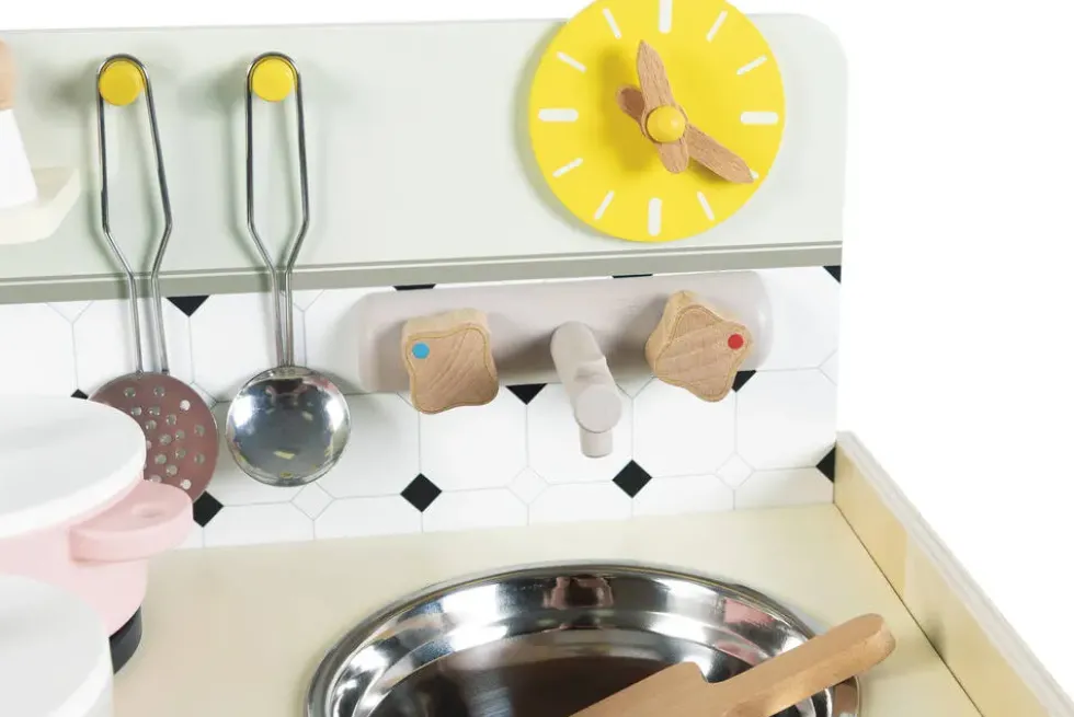 KITCHENETTE