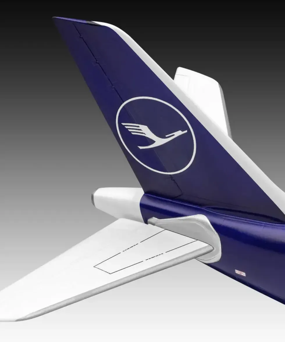 MAQUETTE112 PIECES - A340-300 LUFTHANSA NEW LIVERY