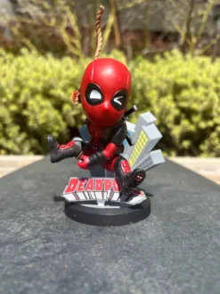 MARVEL - YUME HERO BOX - SERIE CLASIQUE - FIGURINE DEADPOOL SAUTANT 10 CM