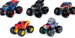 MONSTER JAM - DC™ JUSTICE LEAGUE™VS. THE JOKER™ PACK 5 VEHICULES DIE CAST 1.64