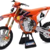 1/6 MOTO KTM 450 SX FACTORY RACING TEAM N 4-PILOTE CHASE SEXTON