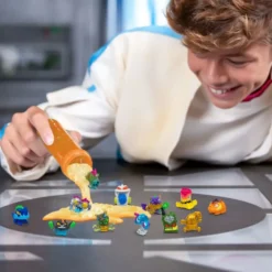 MRBEAST LAB - 12 MINI FIGURINES SWARMS ATOMIC