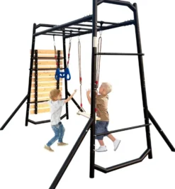 PORTIQUE AVEC MUR D'ESCALADE