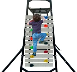 PORTIQUE AVEC MUR D'ESCALADE