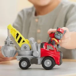 RUBEN ET COMPAGNIE- VEHICULE ET FIGURINE CHARGER