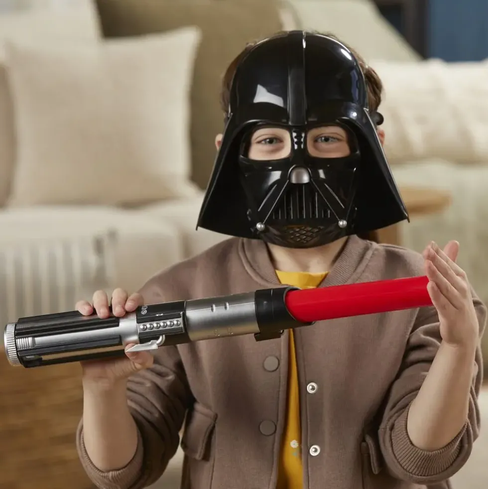 STAR WARS - PACK COTE OBSCUR DARK VADOR : FIGURINE SABRE ET MASQUE