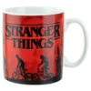 STRANGER THINGS - MUG ET AUTOCOLLANT
