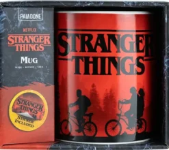 STRANGER THINGS - MUG ET AUTOCOLLANT