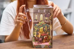 TINY ADVENTURES - BOOK NOOK - BRIDGERTON DANS LA LUMIERE