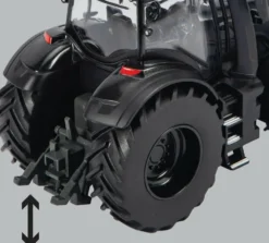 1/32 TRACTEUR VALTRA