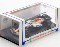 1/64 VOITURE RACING BULLS VCARB 02 F1 TEAM N6 8EME GP JAPON 2025 ISACK HADJAR
