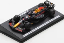 1/64 VOITURE RED BULL RACING RB20 N1 ORACLE RED BULL RACING VAINQUEUR GP BAHRAIN 2024 MAX VERSTAPPEN