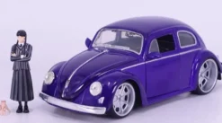 1/24 WEDNESDAY VOLKSWAGEN BEETLE FIGURE PURPLE HOLLYWOOD RIDES